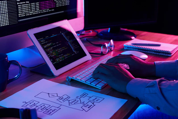 close up image programer working his desk office 1098 18707